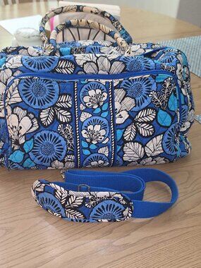 Vera Bradley Blue Bayou Grand Traveler Travel Bag Retired EUC 18 x 16 x 8"